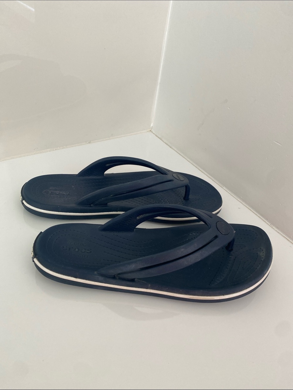Crocs Navy and White Flip Flop Sandals Women’s Size 8
